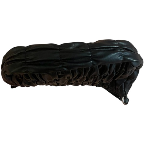 Elegant Black Shoulder Bag - Picture 5 of 12